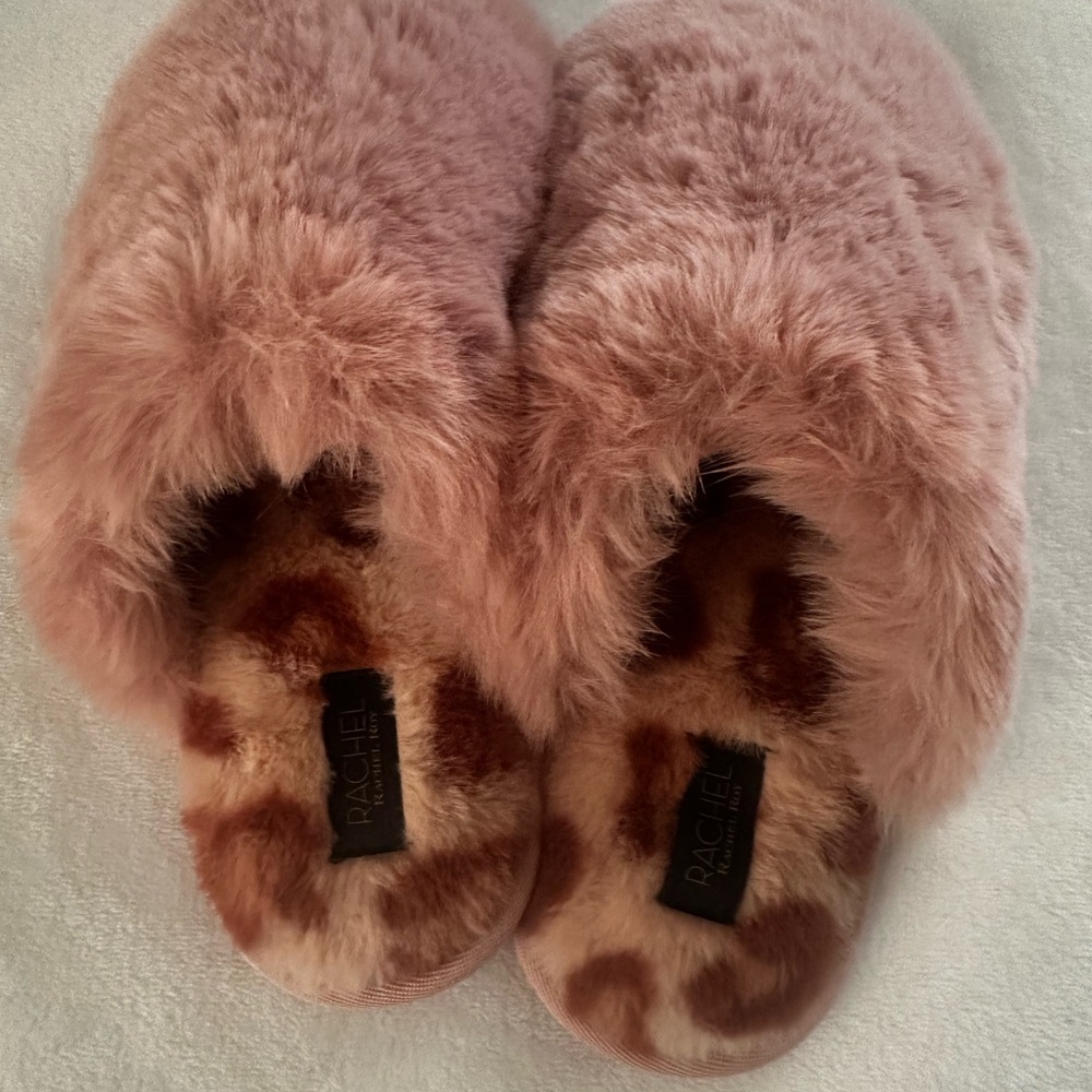 Rachel Roy pink faux fur slippers.  Size 7-8.  Nwt.